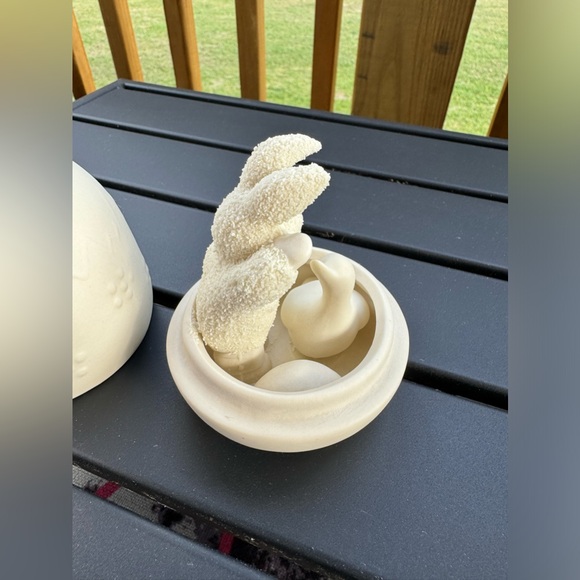 Vintage Porcelain Bisque Egg with bunny - Picture 2 of 7